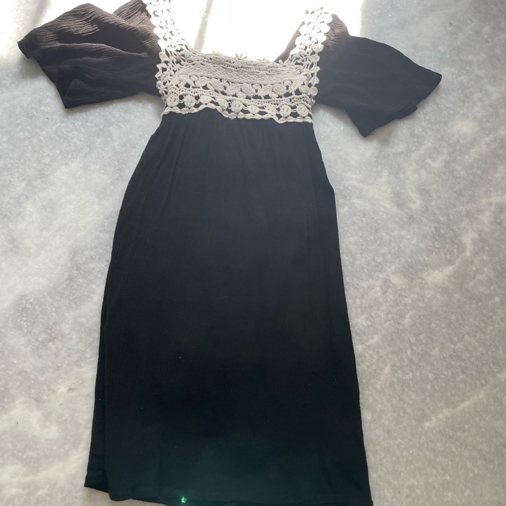 Vintage dress Crochet embroidered no label but fits age 6